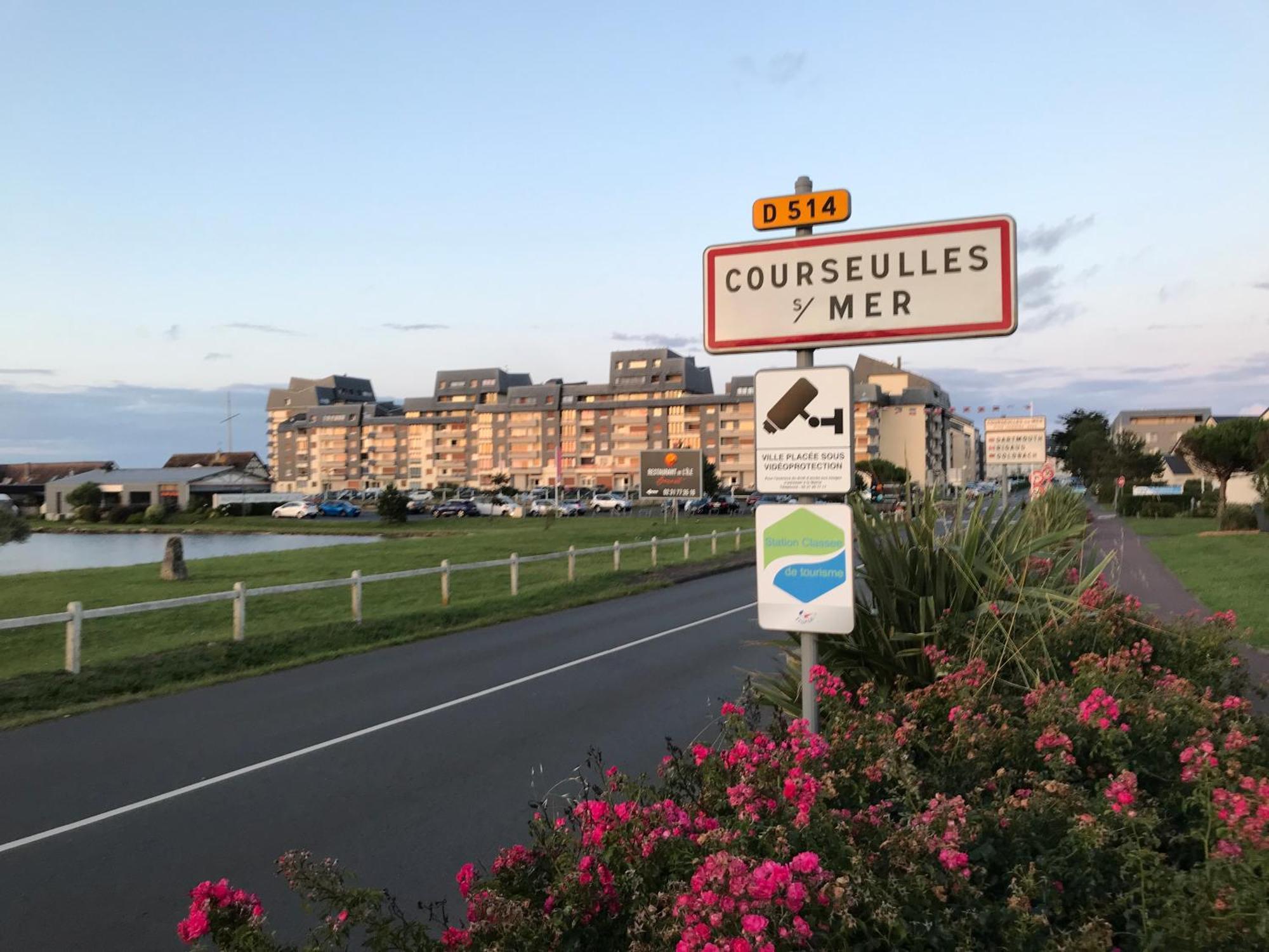 Bleu Sale - F2 Courseulles Avec Balcon Apartment Екстериор снимка